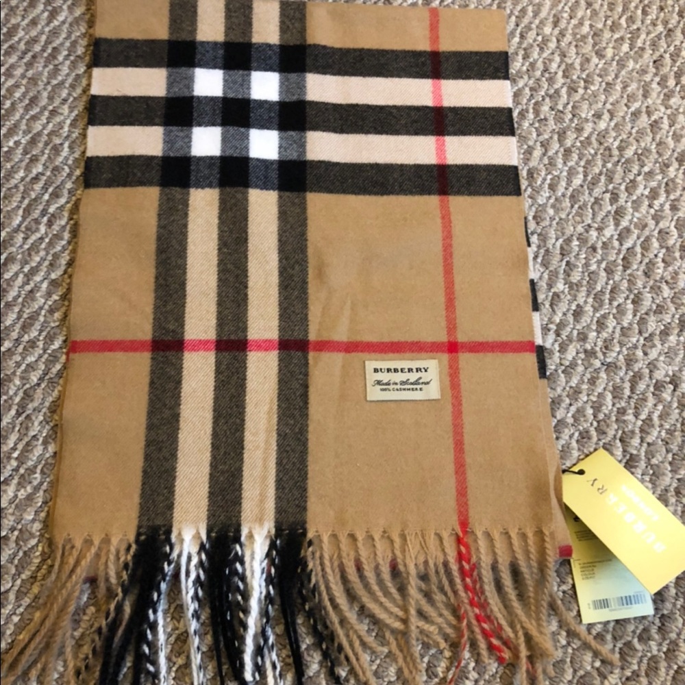 NWT cashmere Burberry scarf!